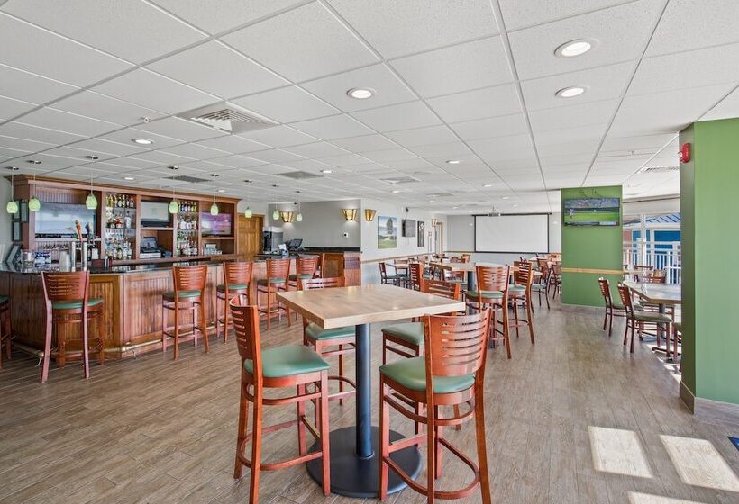 هتل Bay Watch Resort