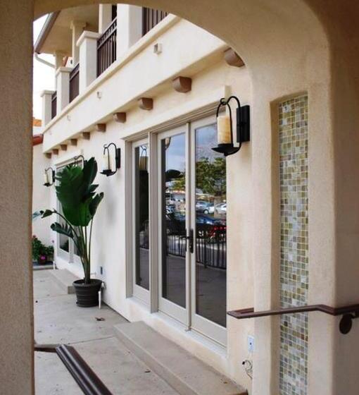 هتل Bella Capri Inn And Suites