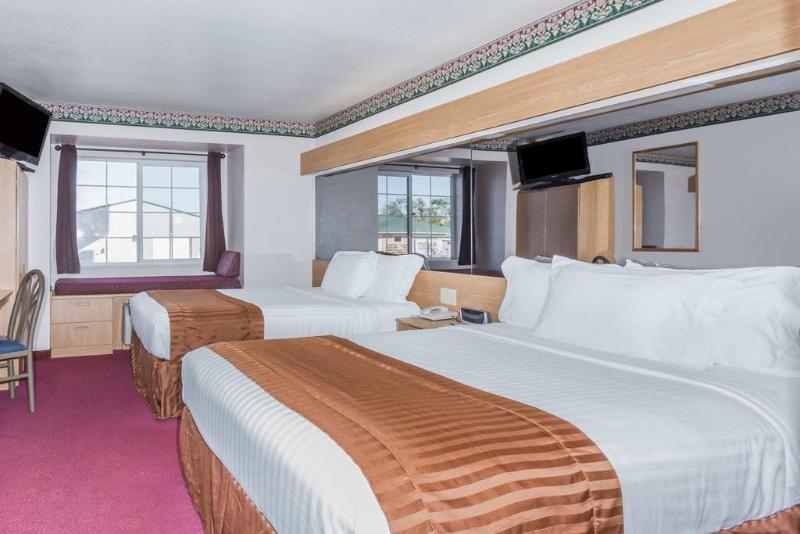 Boarders Inn & Suites By Cobblestone Hotels   Brush