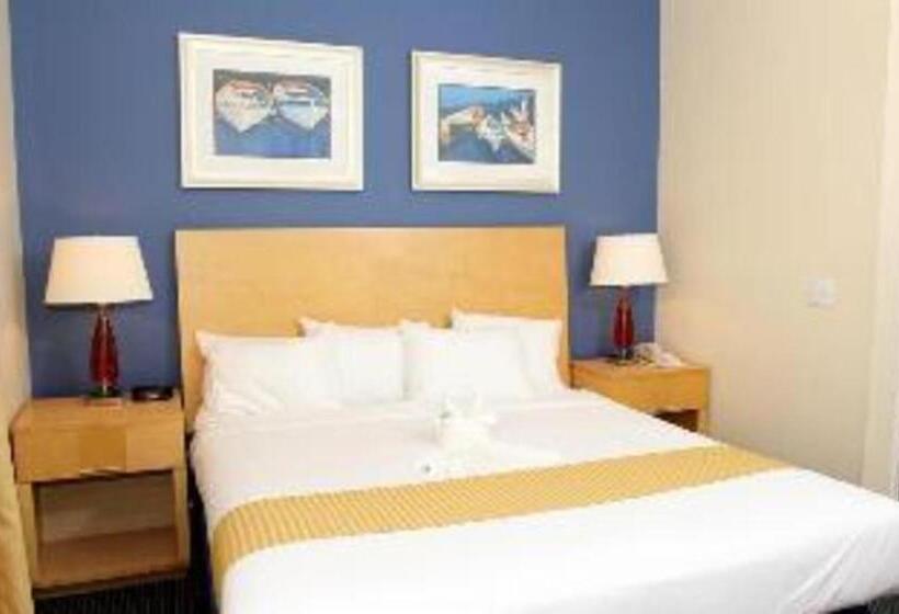 هتل Chart House Suites And Marina