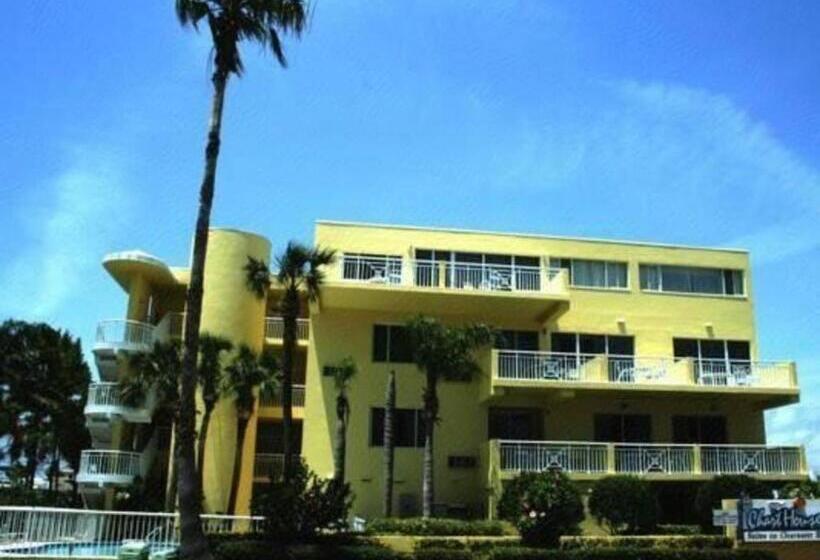هتل Chart House Suites And Marina