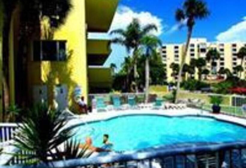 هتل Chart House Suites And Marina