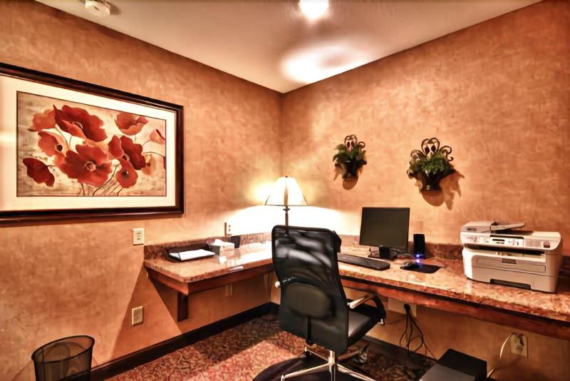 호텔 Christopher Inn And Suites