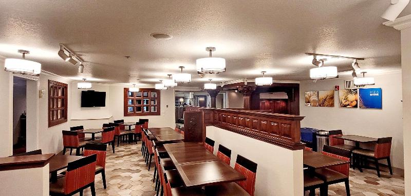 فندق Comfort Suites