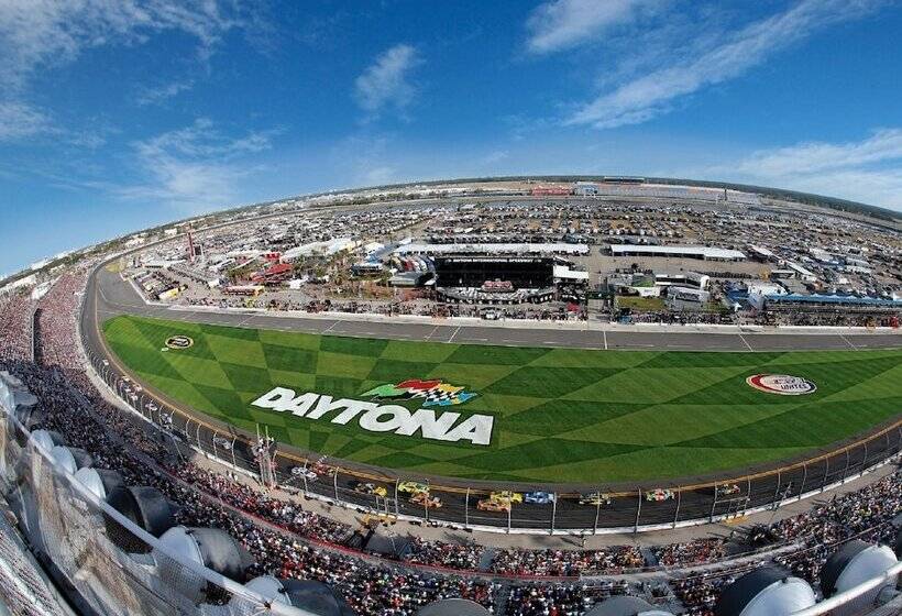 هتل Daytona Inn Studios