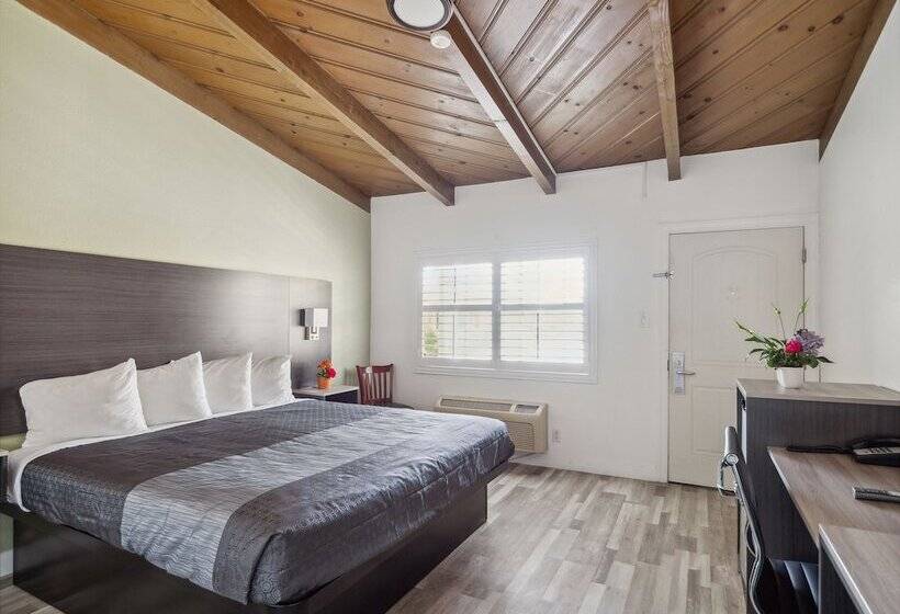 فندق Discovery Inn Monterey Bay