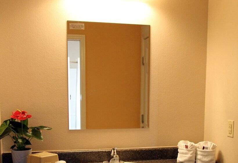 בית מלון כפרי Family Garden Inn & Suites