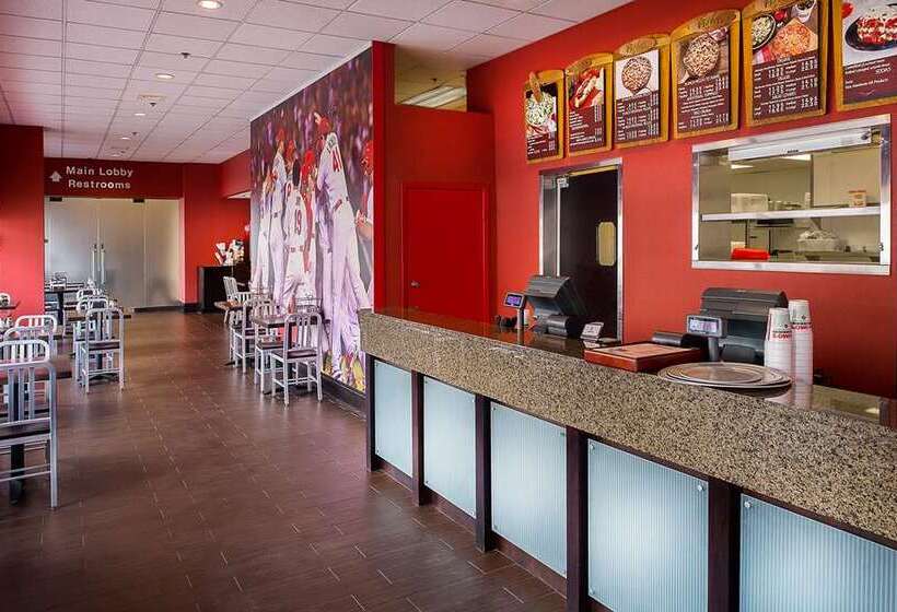 هتل Hilton St. Louis At The Ballpark