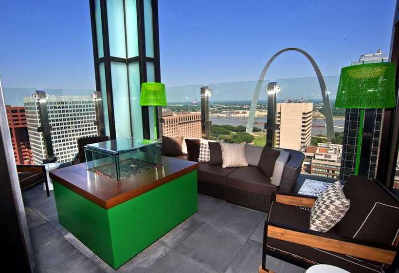 هتل Hilton St. Louis At The Ballpark