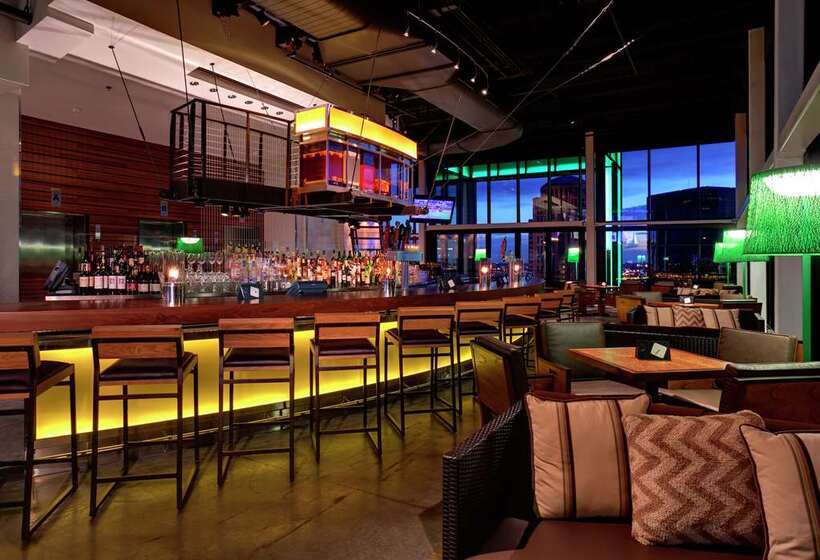 هتل Hilton St. Louis At The Ballpark