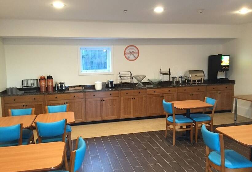 هتل Howard Johnson By Wyndham Quincy/ Boston