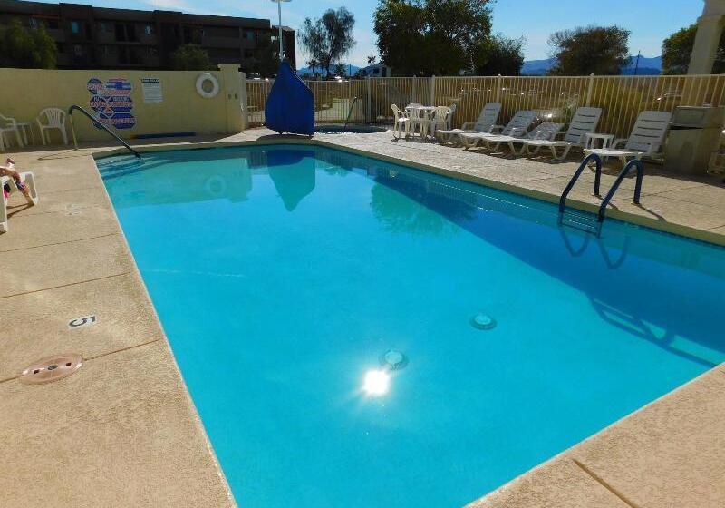 هتل Island Suites