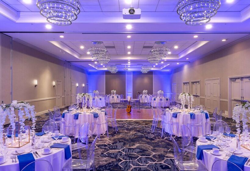 Juniper Hotel Cupertino, Curio Collection By Hilton