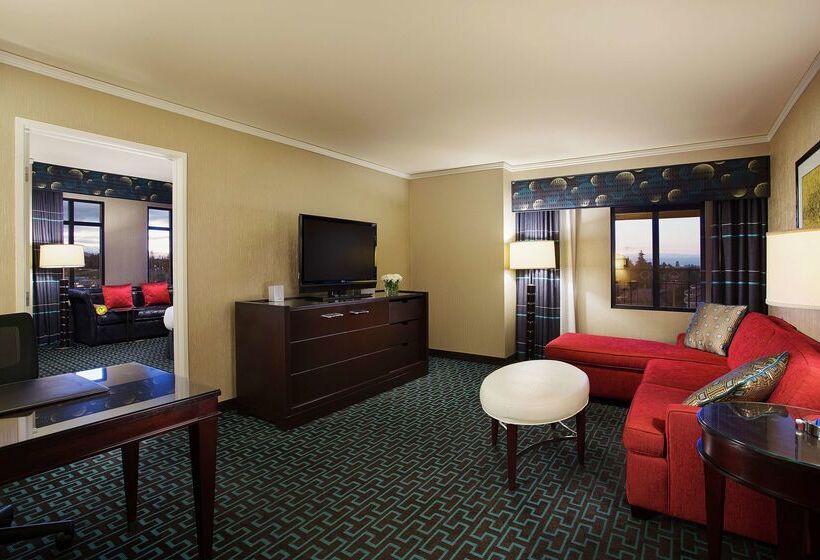 Juniper Hotel Cupertino, Curio Collection By Hilton