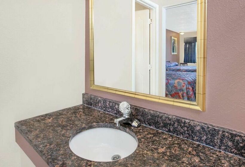 בית מלון כפרי Imperial Inn Grand Blanc