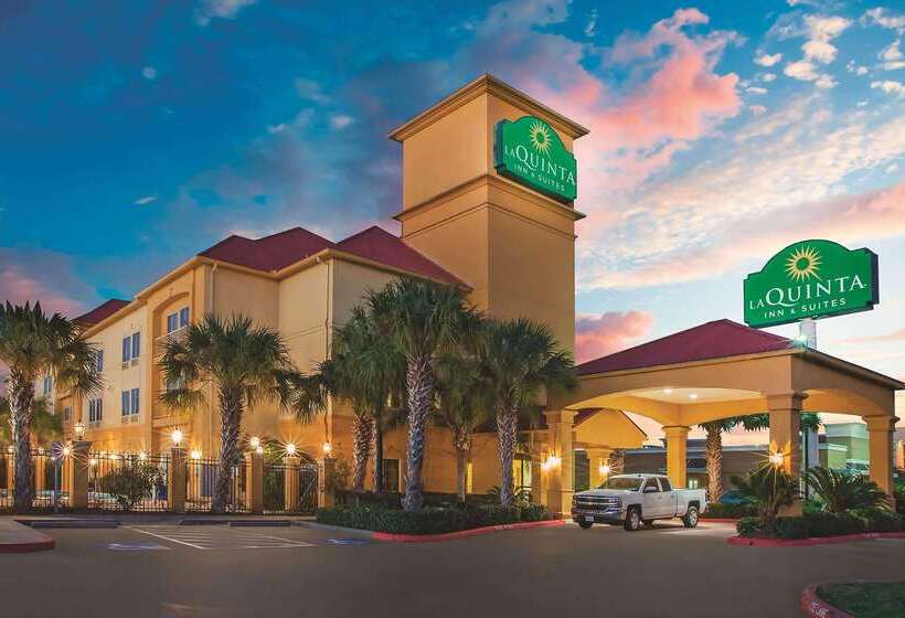 Отель La Quinta Inn & Suites By Wyndham Beaumont West