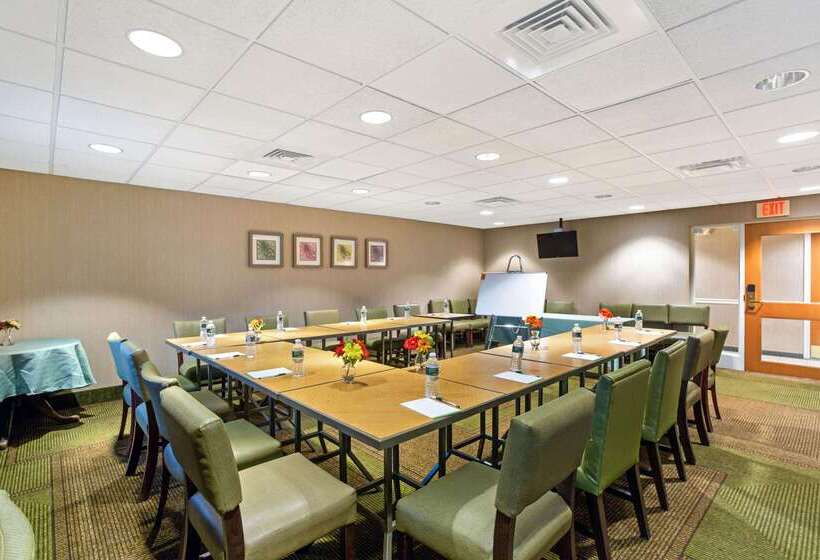 בית מלון כפרי La Quinta By Wyndham Boston Somerville