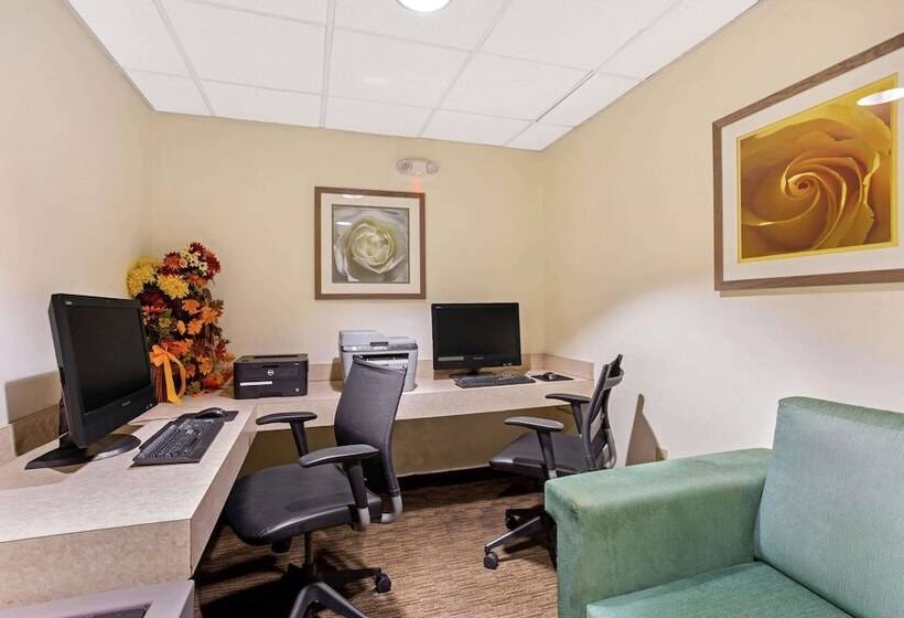 בית מלון כפרי La Quinta By Wyndham Boston Somerville