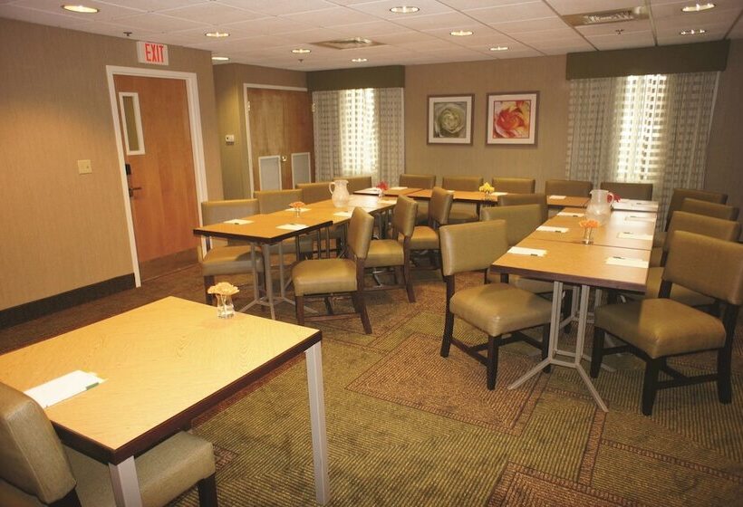 בית מלון כפרי La Quinta By Wyndham Boston Somerville