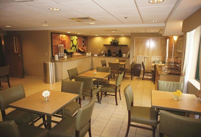 هتل La Quinta By Wyndham Boston Somerville
