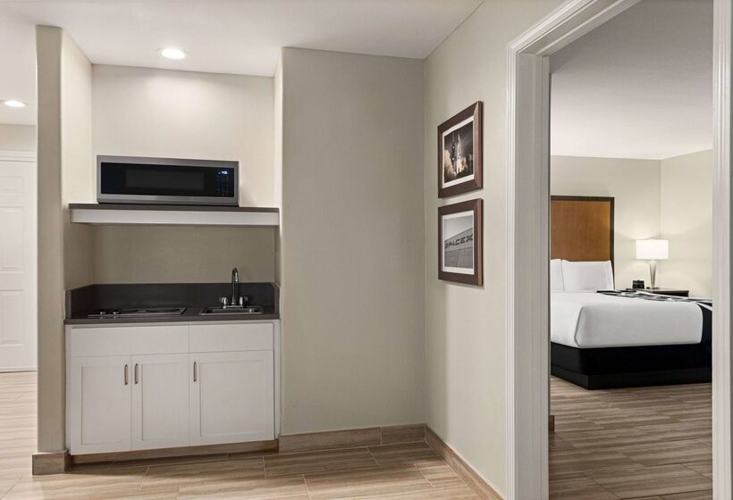 هتل La Quinta By Wyndham Brownsville North