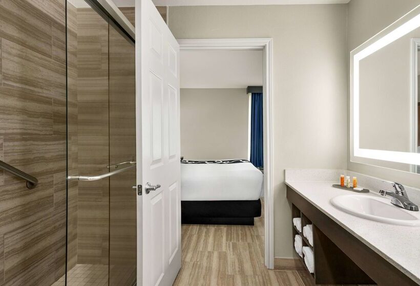 هتل La Quinta By Wyndham Brownsville North