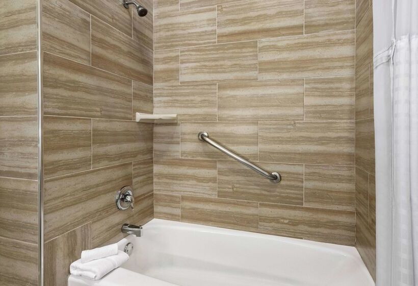 هتل La Quinta By Wyndham Brownsville North