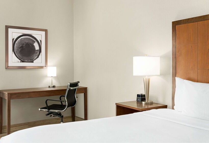 هتل La Quinta By Wyndham Brownsville North