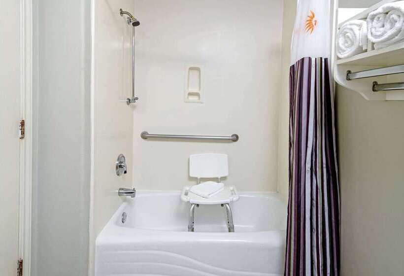 هتل La Quinta By Wyndham Brownsville North