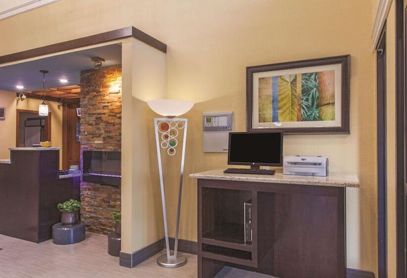 هتل La Quinta Inn & Suites By Wyndham Elizabethtown
