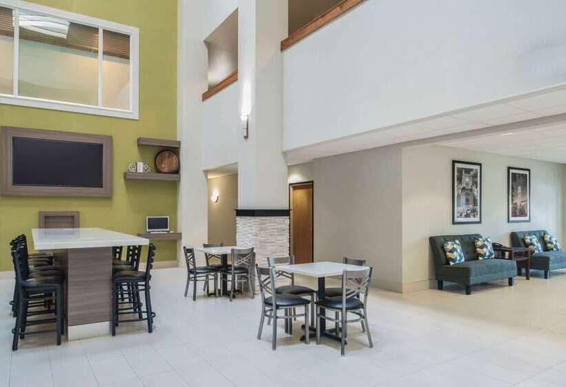 هتل La Quinta By Wyndham Moscow Pullman