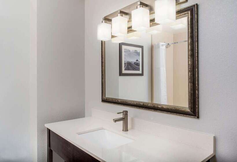 هتل La Quinta By Wyndham Moscow Pullman