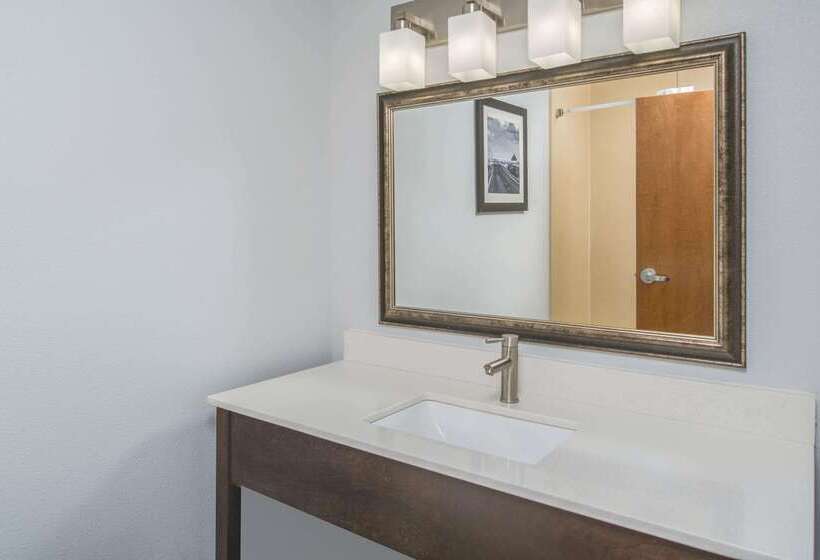 هتل La Quinta By Wyndham Moscow Pullman