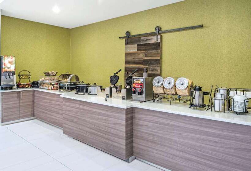 هتل La Quinta By Wyndham Moscow Pullman