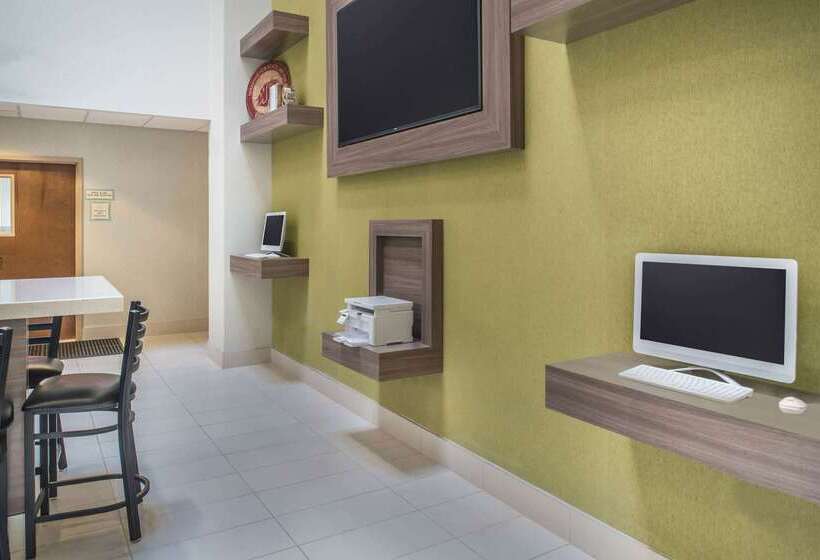 هتل La Quinta By Wyndham Moscow Pullman