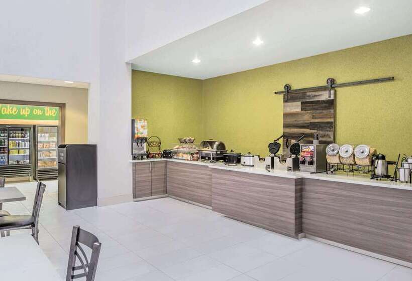 هتل La Quinta By Wyndham Moscow Pullman