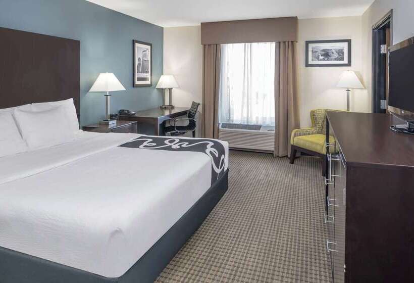 هتل La Quinta By Wyndham Moscow Pullman