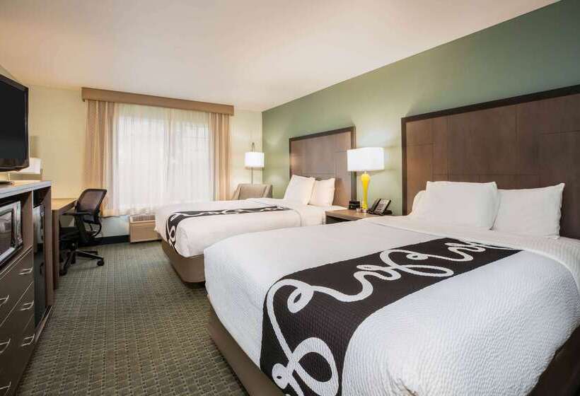 هتل La Quinta Inn & Suites By Wyndham Newport