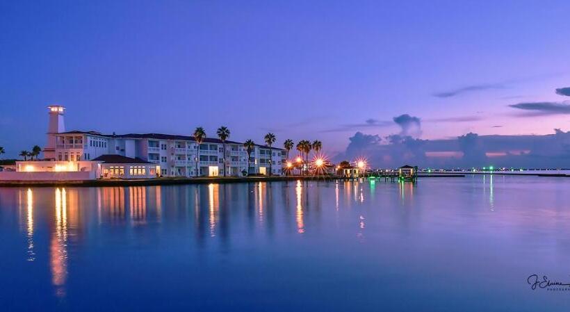 هتل Lighthouse Inn At Aransas Bay