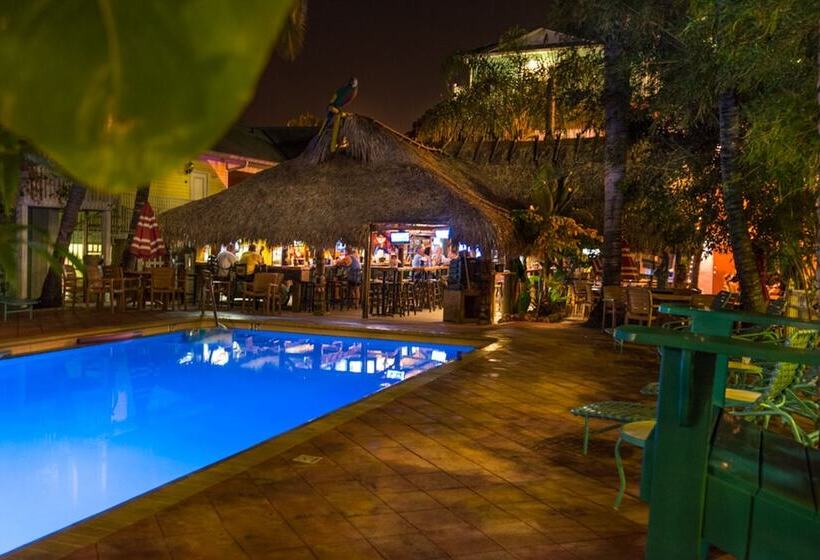בית מלון כפרי The Lighthouse Resort Inn & Suites