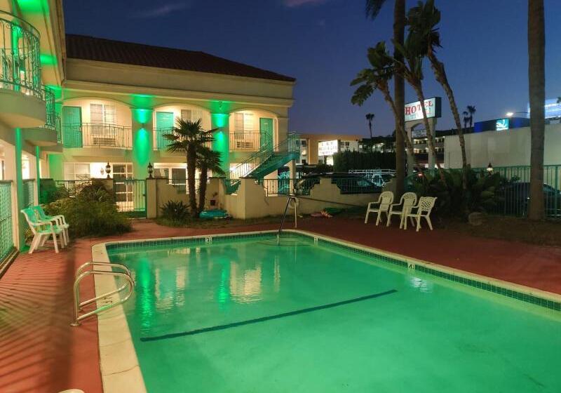 هتل Lyfe Inn & Suites By Aga  Lax Airport