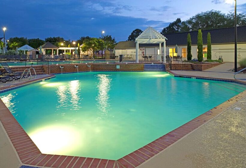 هتل Powhatan Resort