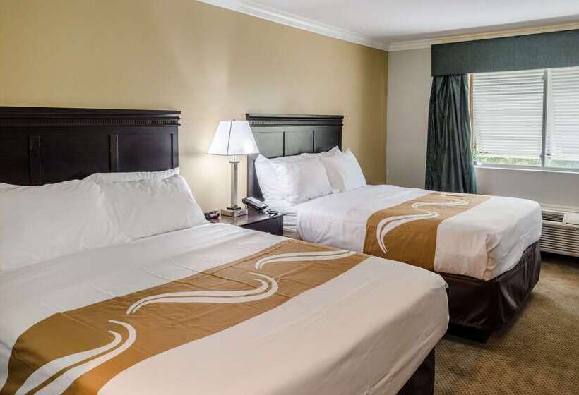 هتل Quality Inn