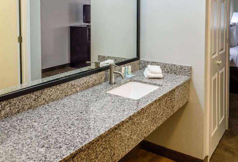 هتل Quality Inn