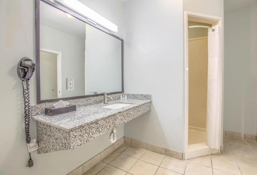 هتل Quality Inn