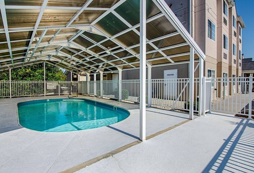 فندق Quality Inn & Suites I81 Exit 7