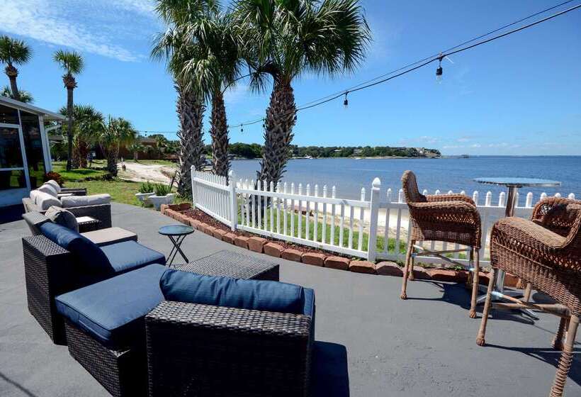 בית מלון כפרי Quality Inn & Suites Gulf Breeze Bayside Near Pensacola Beach