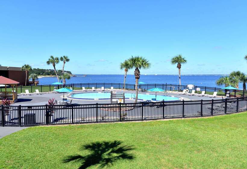 בית מלון כפרי Quality Inn & Suites Gulf Breeze Bayside Near Pensacola Beach