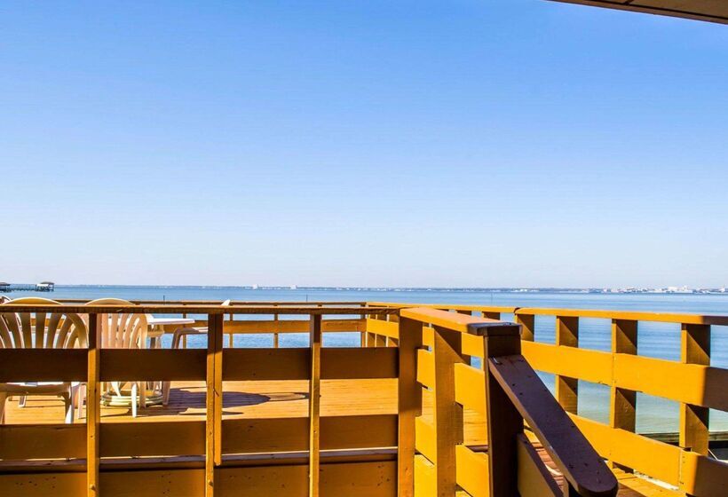 בית מלון כפרי Quality Inn & Suites Gulf Breeze Bayside Near Pensacola Beach