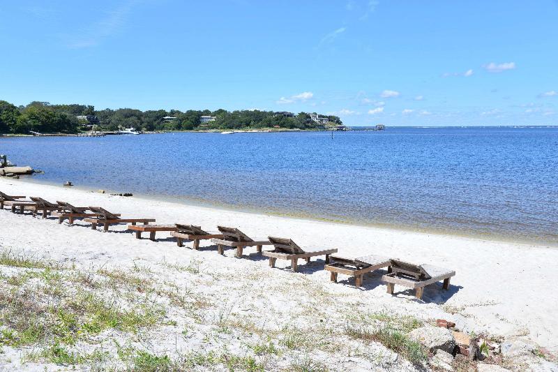 هتل Quality Inn & Suites On The Bay Near Pensacola Beach